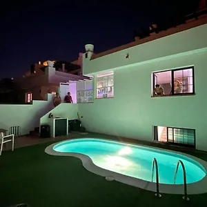 Long Surf House Hostal Corralejo